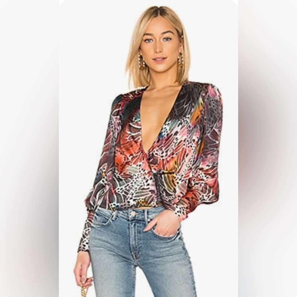 L’ Academie BEA BLOUSE in the color Abstract worn 1x for dinner/Hamilton play